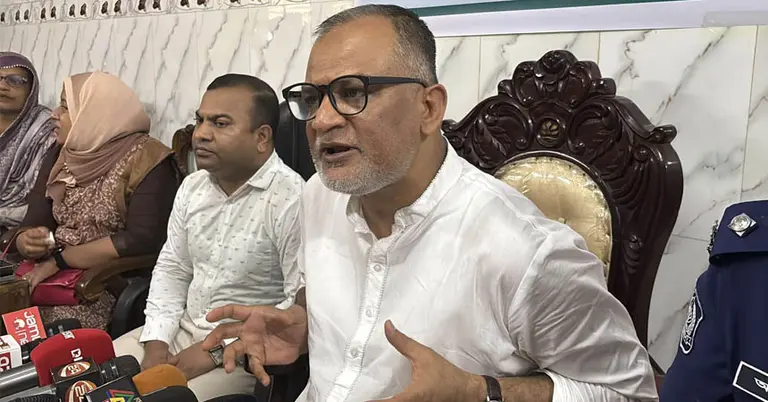 গত ১০ বছরের মধ্যে সর্বোচ্চ দামে চামড়া বিক্রি হয়েছে: বাণিজ্য উপদেষ্টা